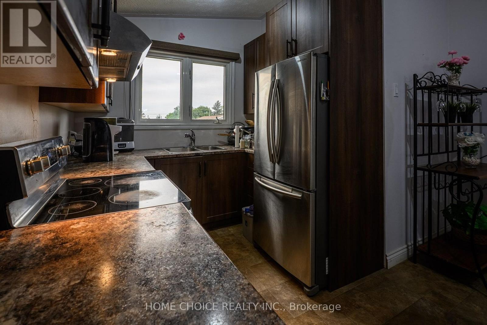 588 MELROSE BOULEVARD - 9