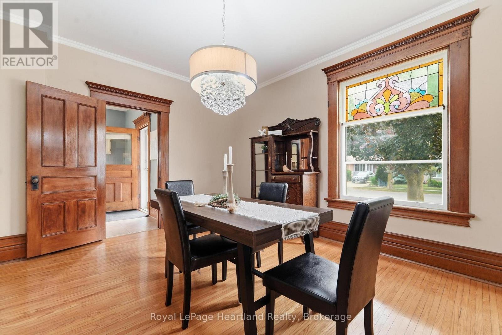 107 WELLINGTON STREET S - Image 12