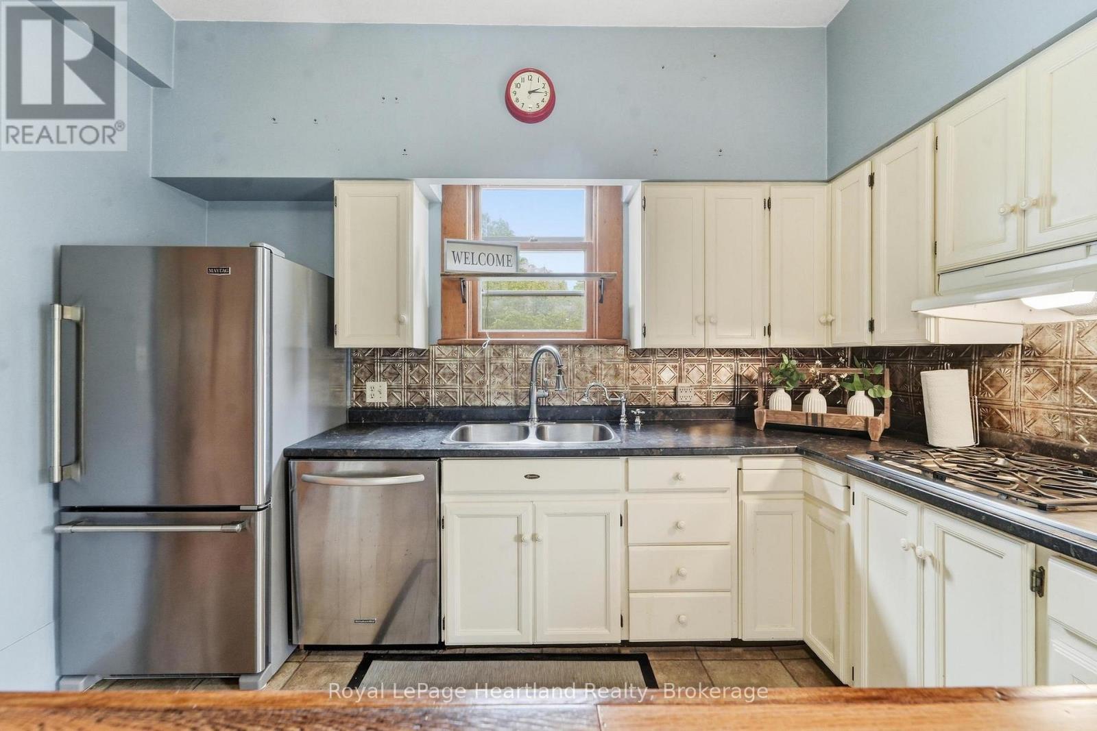 107 WELLINGTON STREET S - Image 17