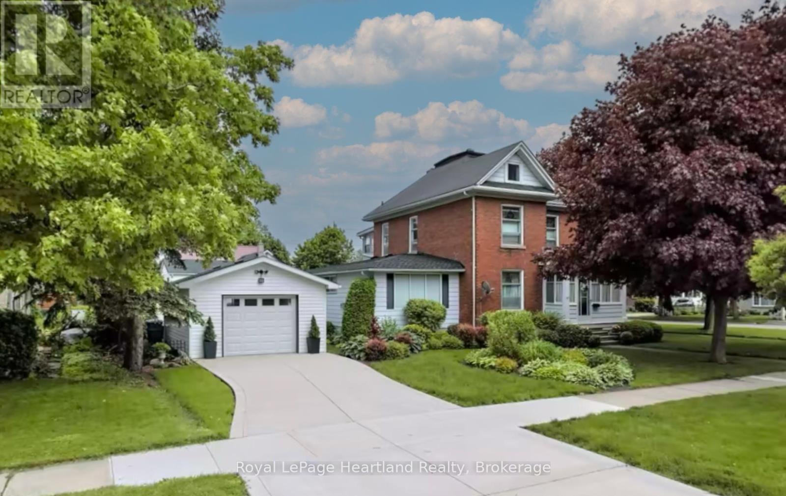 107 WELLINGTON STREET S - 32