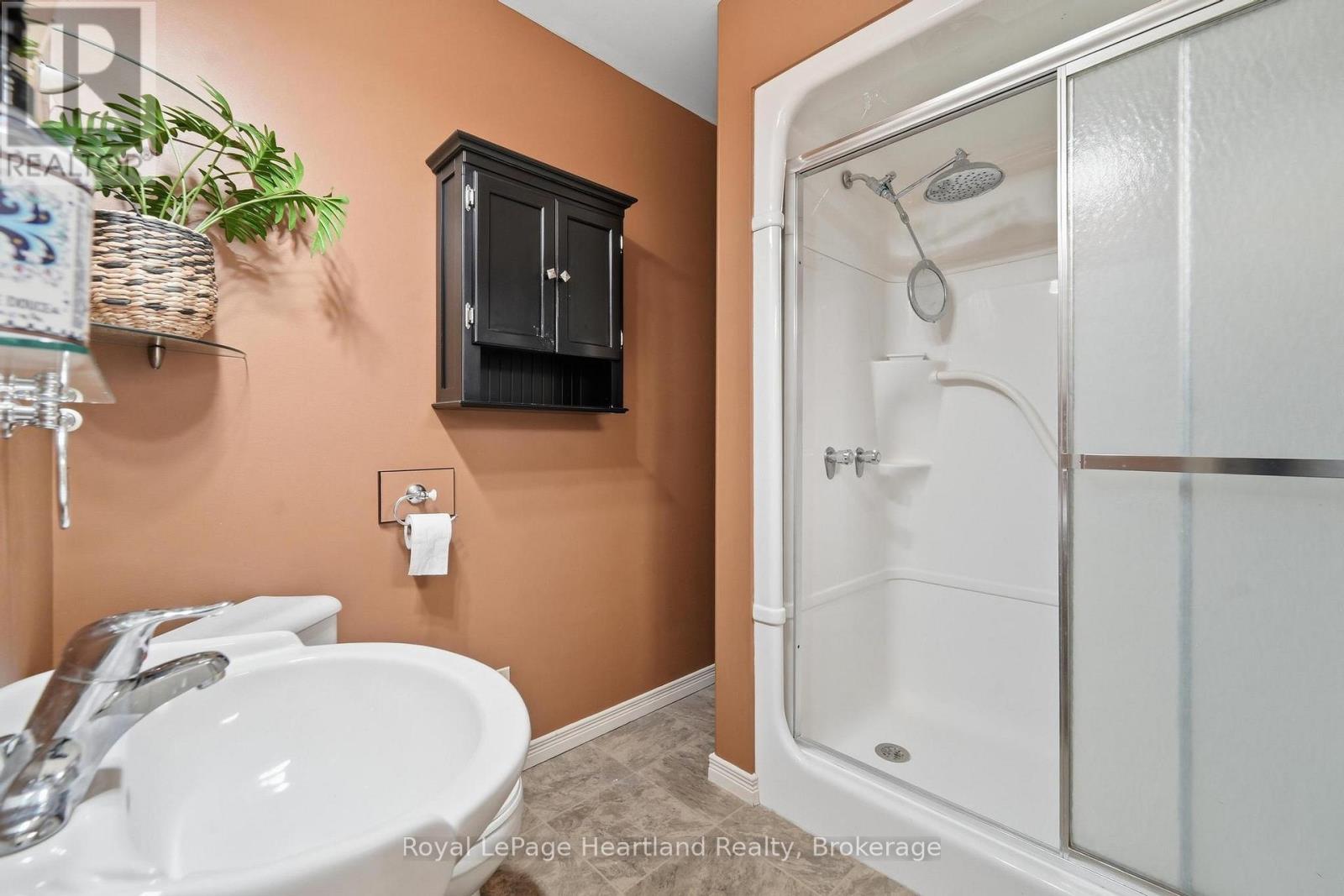 107 WELLINGTON STREET S - Image 9