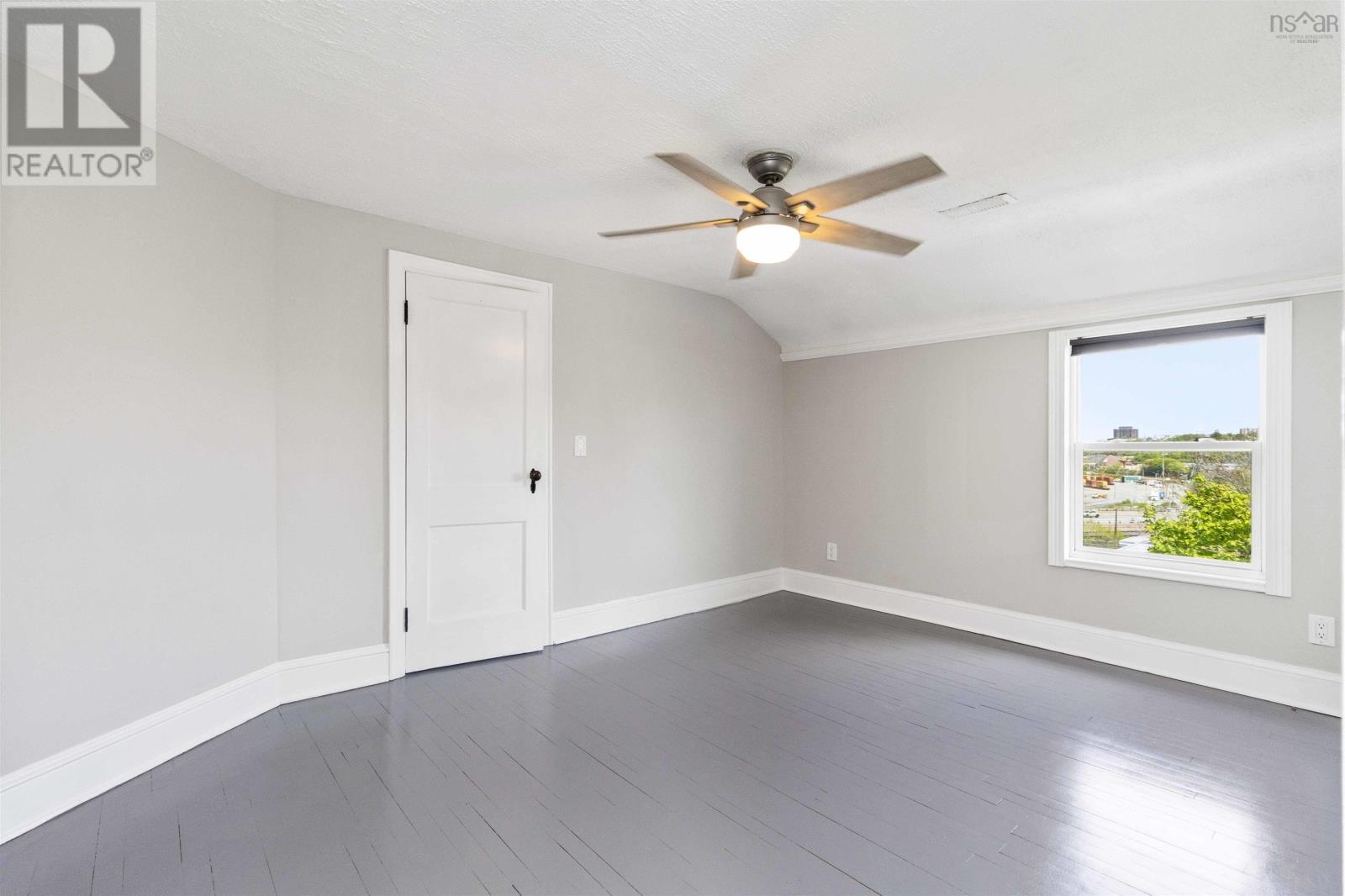 35 McFatridge Road - 17