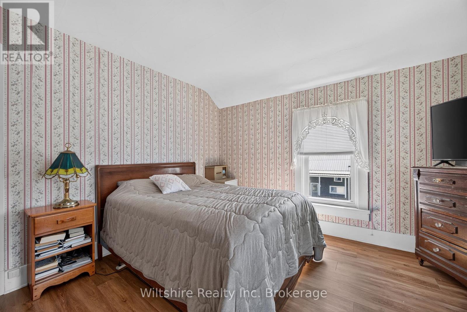 4 BOND STREET - 11