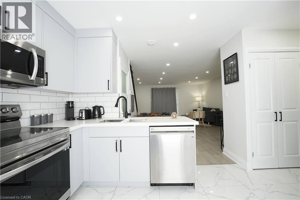 136 JANSEN Avenue - Image 7