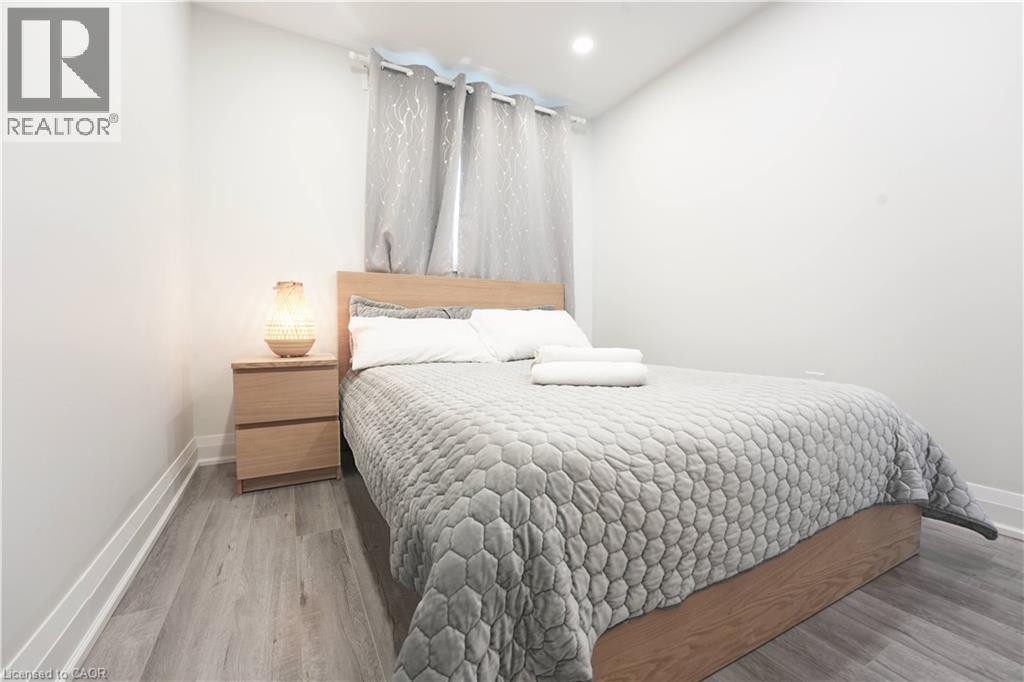 136 JANSEN Avenue - 21
