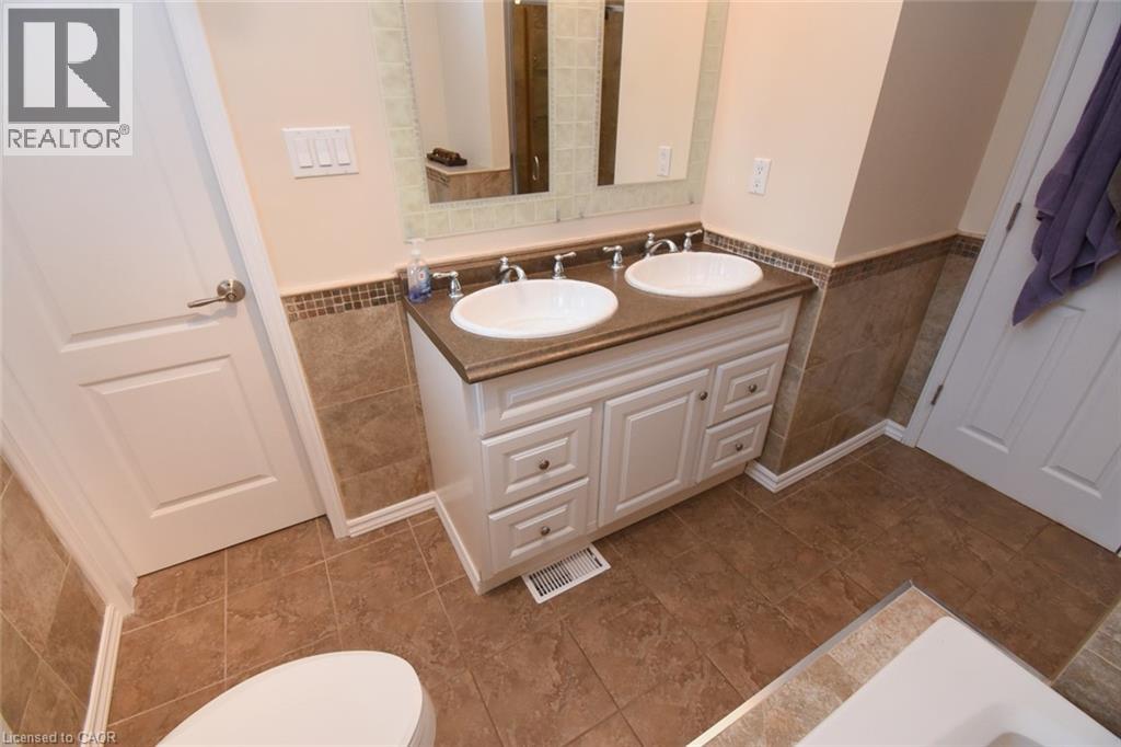 1087 MAPLEHURST Avenue - Image 14