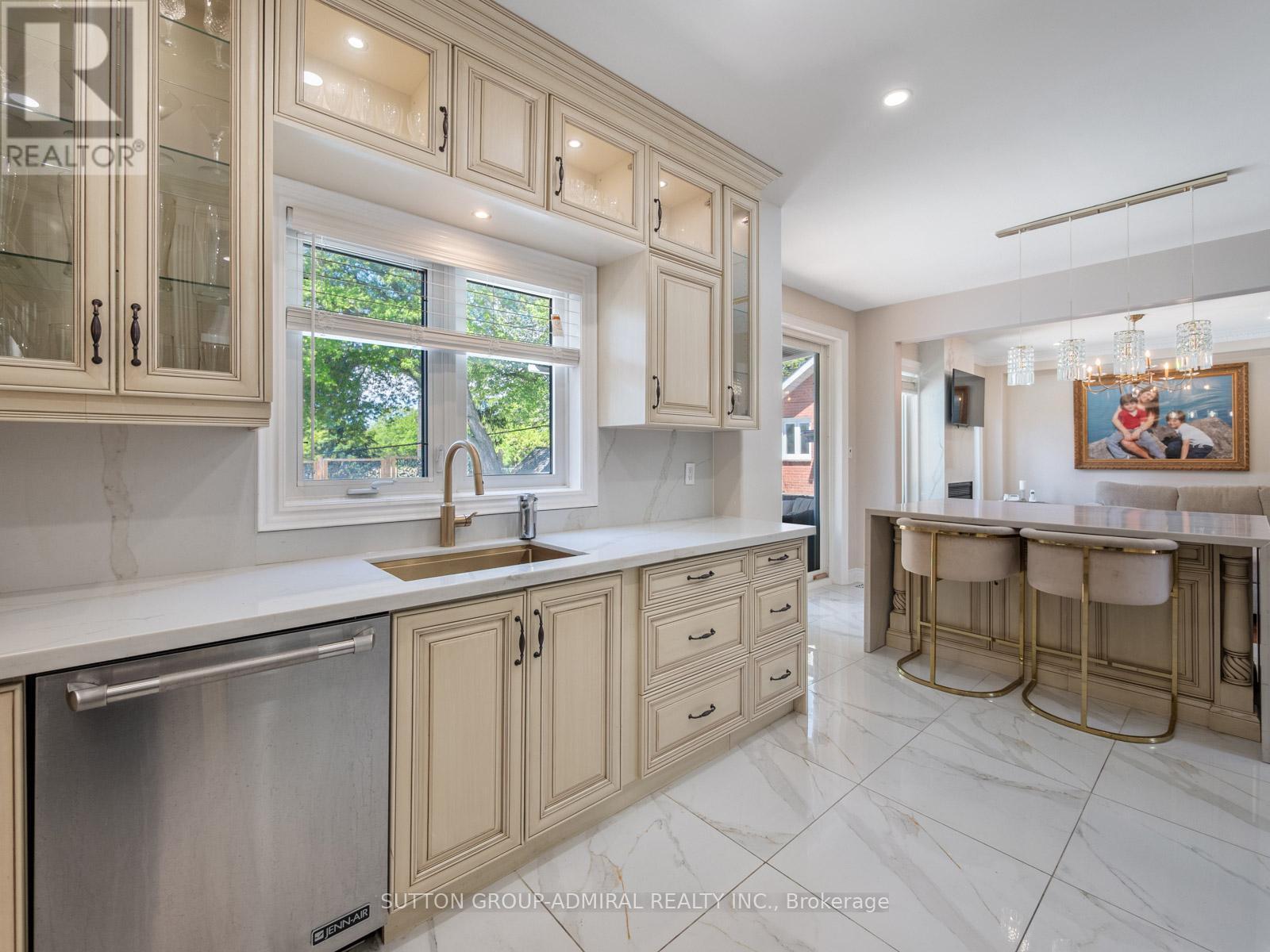 18 THATCHER AVENUE - Image 15