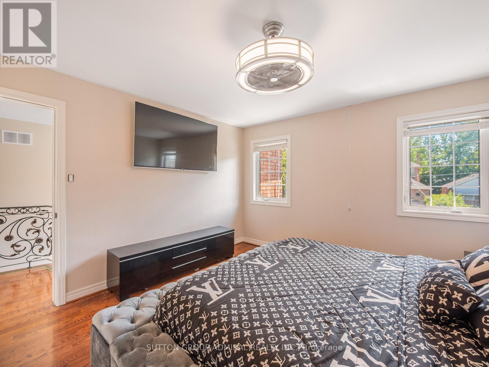 18 THATCHER AVENUE - Image 25