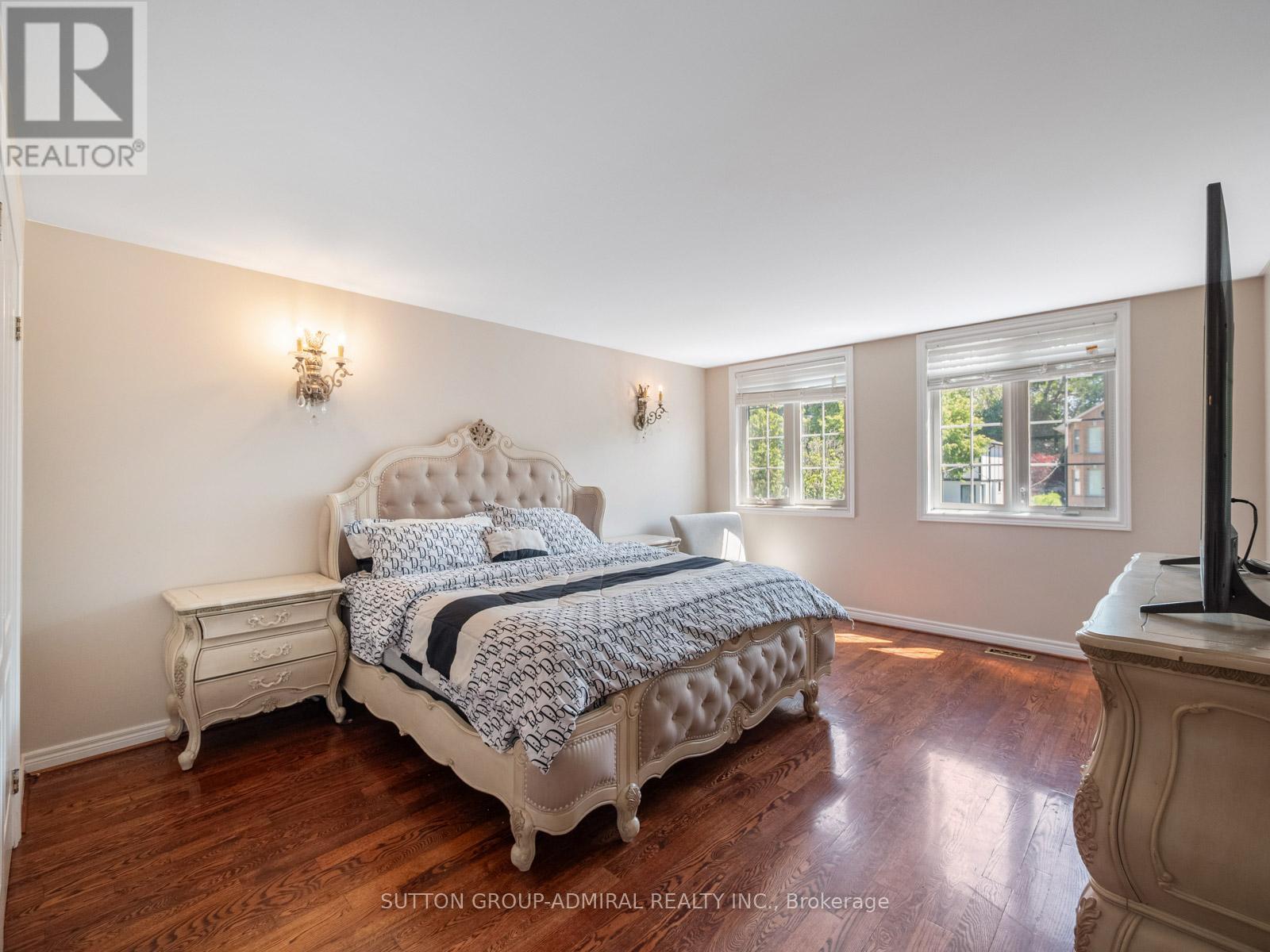 18 THATCHER AVENUE - Image 30
