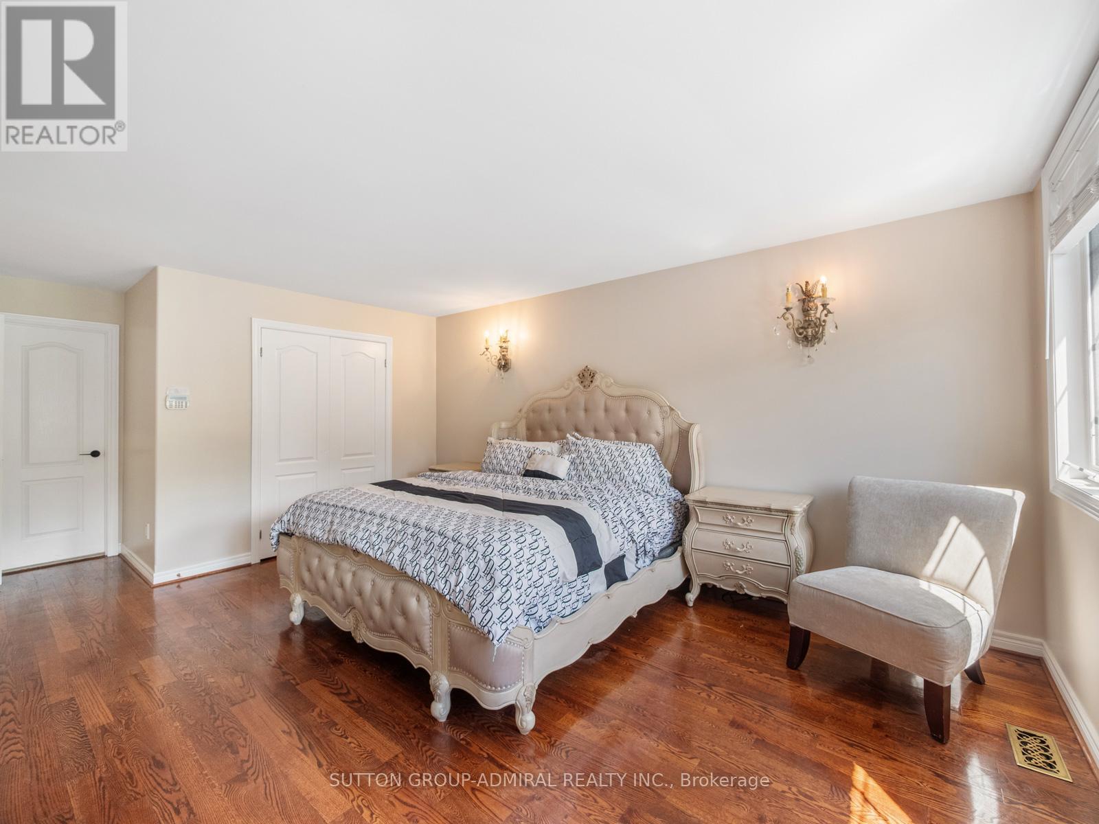 18 THATCHER AVENUE - Image 31