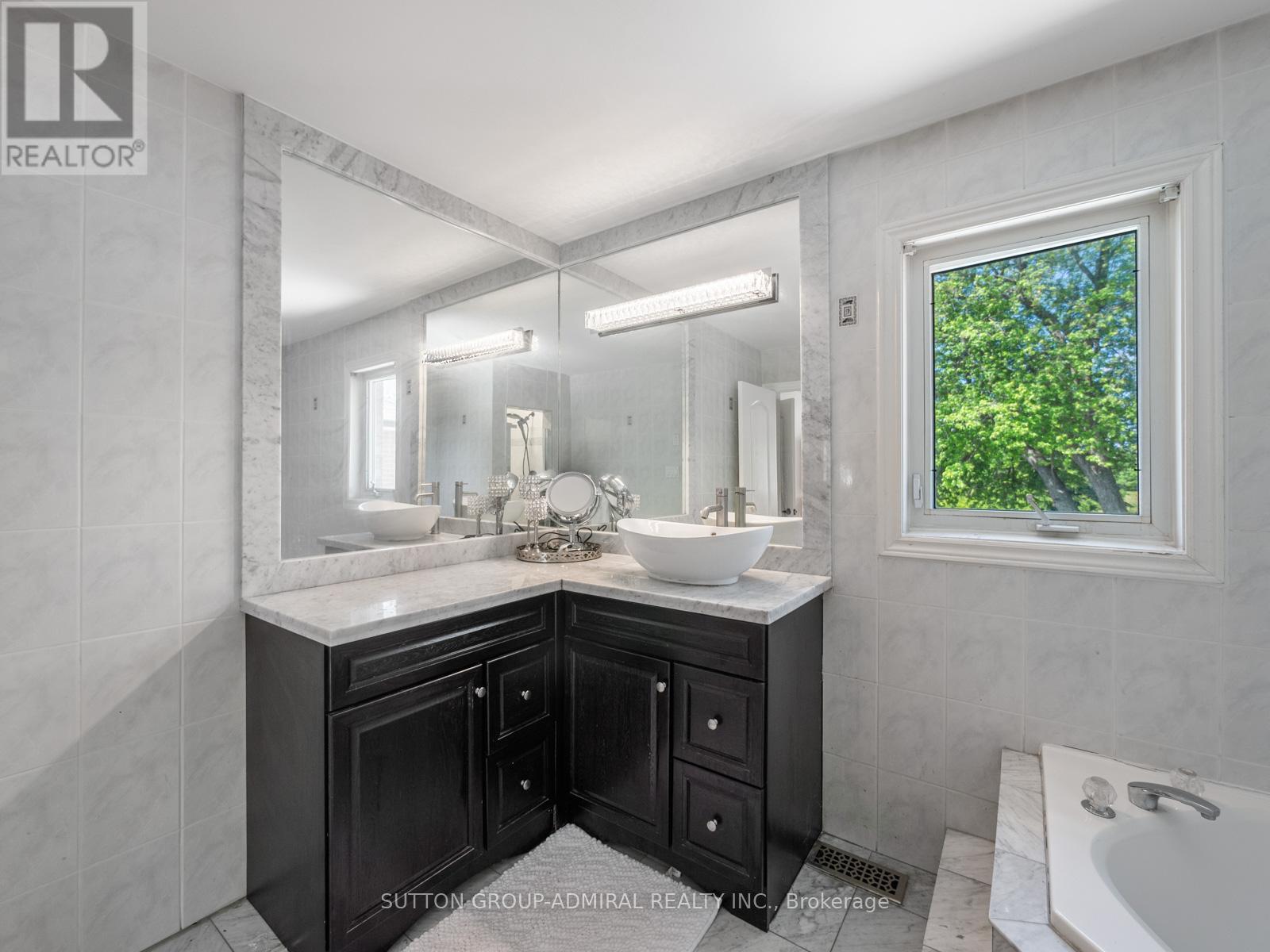 18 THATCHER AVENUE - Image 33