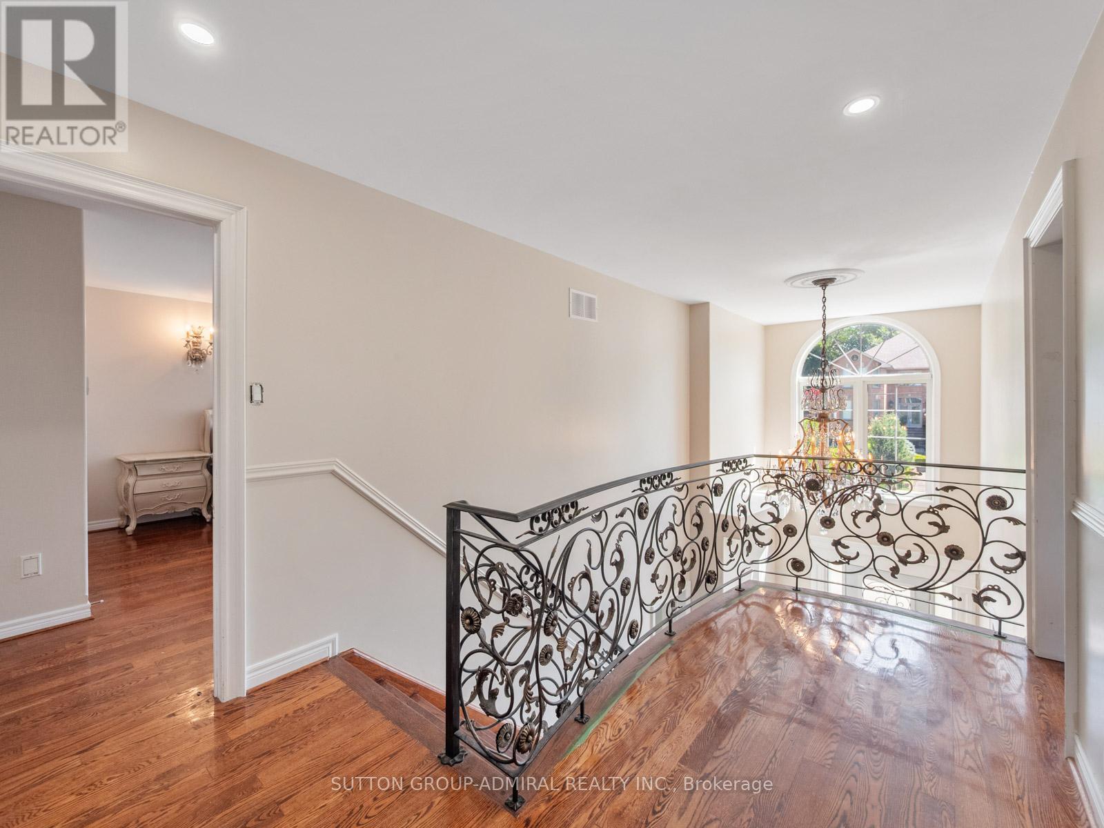 18 THATCHER AVENUE - Image 34