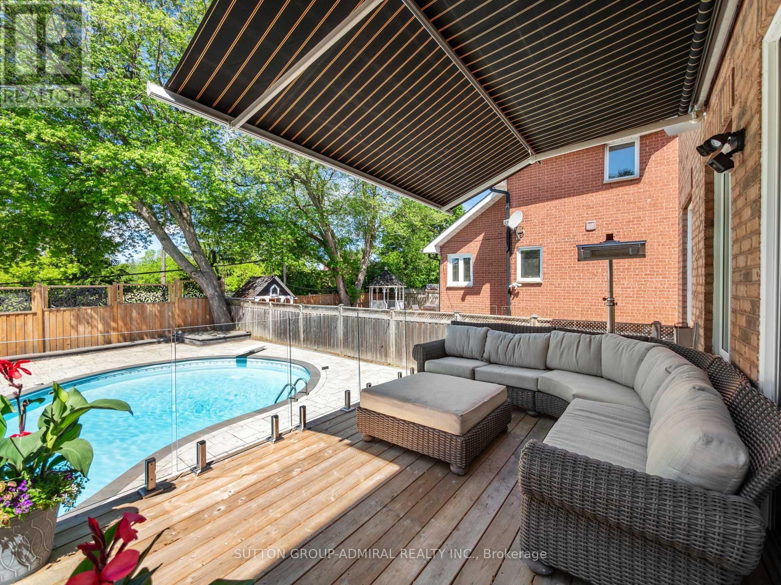 18 THATCHER AVENUE - Image 36