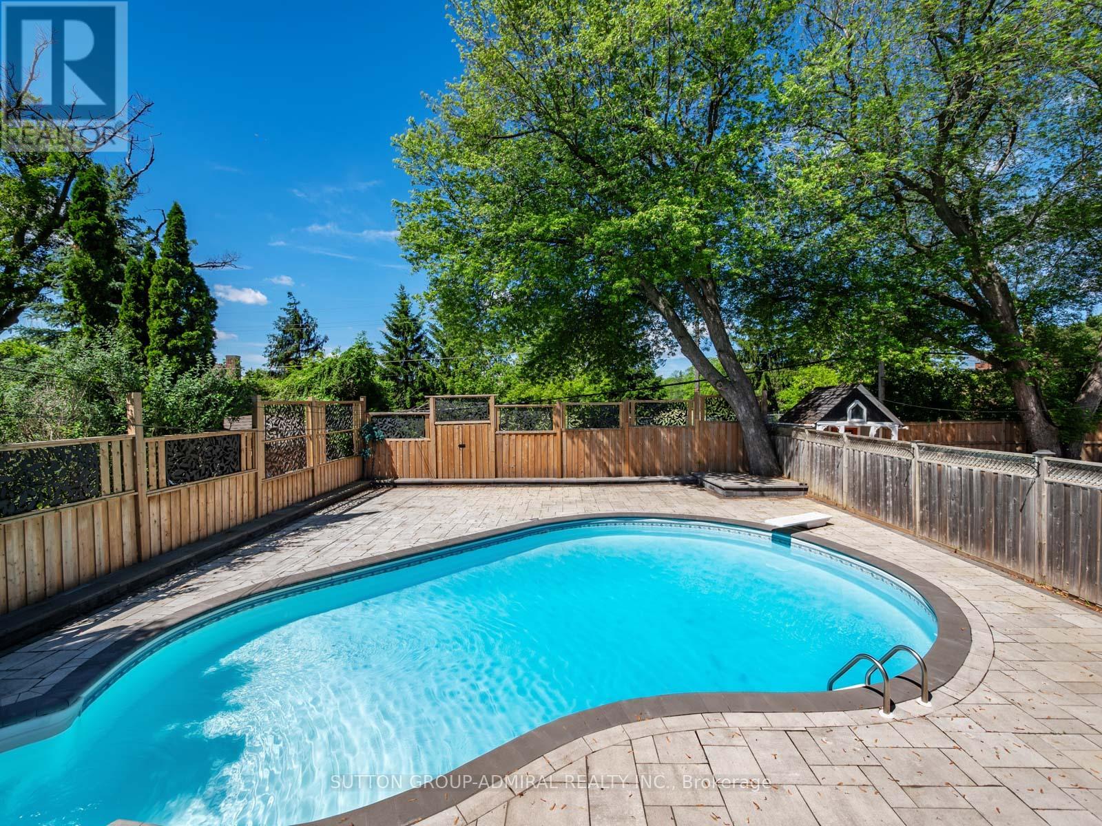 18 THATCHER AVENUE - Image 37