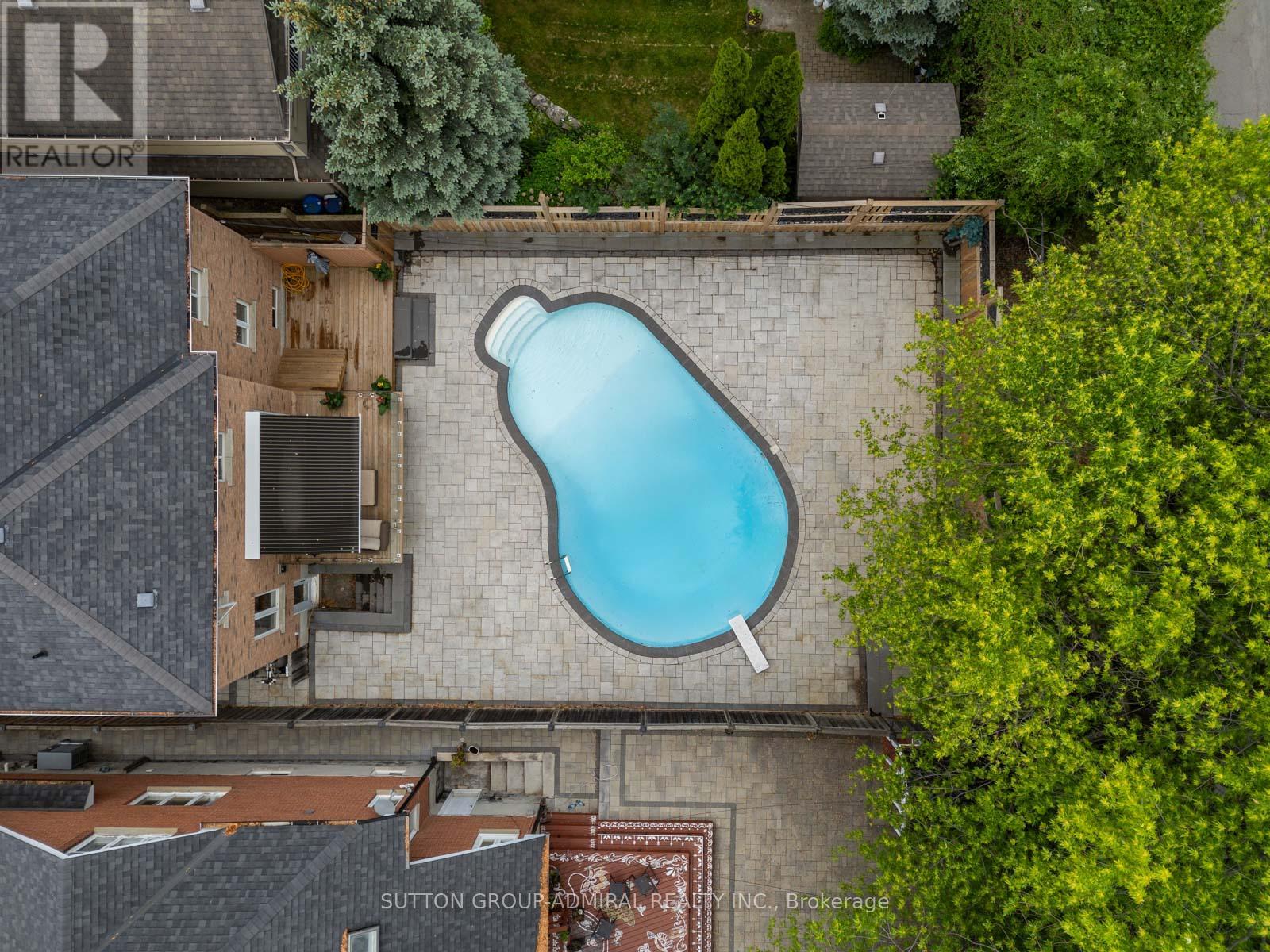 18 THATCHER AVENUE - Image 42