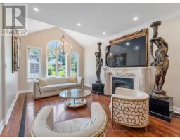 Primary Bedroom - 18 Thatcher Avenue, Toronto, ON M1M2M2 Photo 7