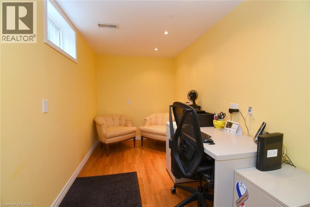 1087 MAPLEHURST Avenue - Image 24