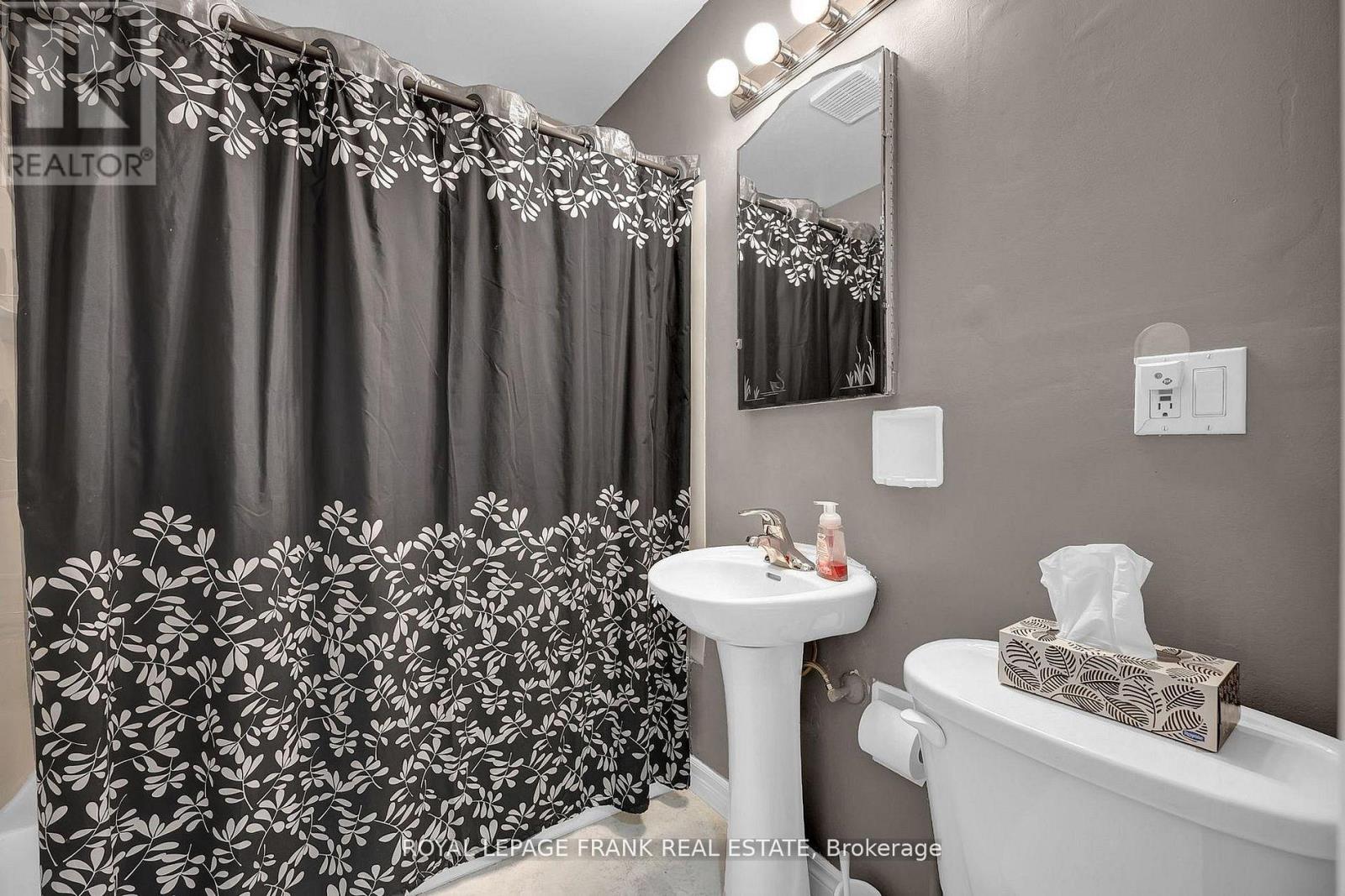 133 ABBOTT BOULEVARD - 16