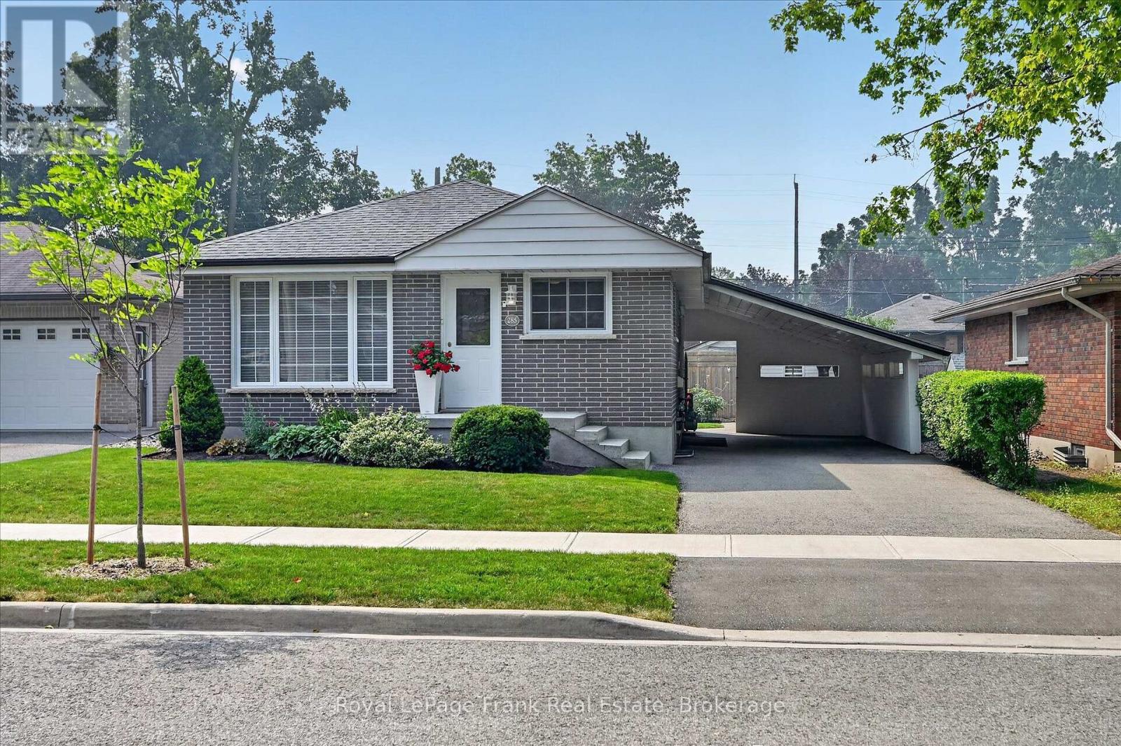 285 ST ANNES CRESCENT - 1