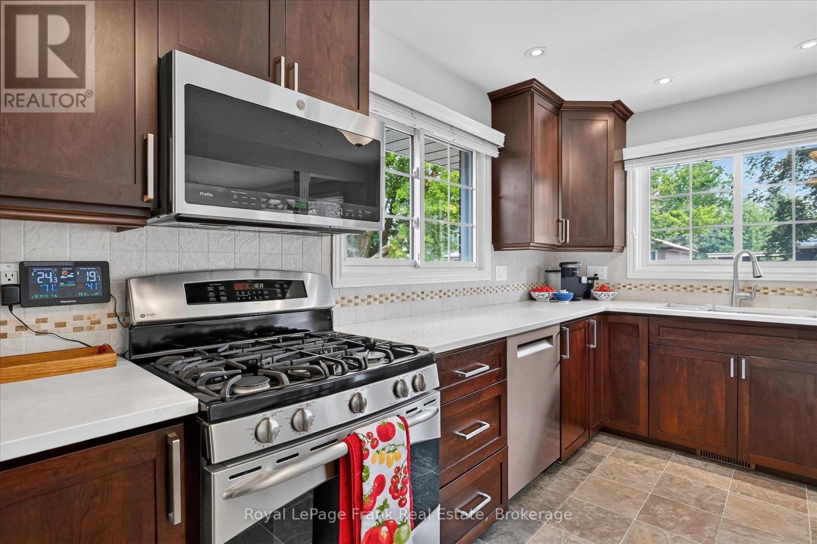 285 ST ANNES CRESCENT - 11