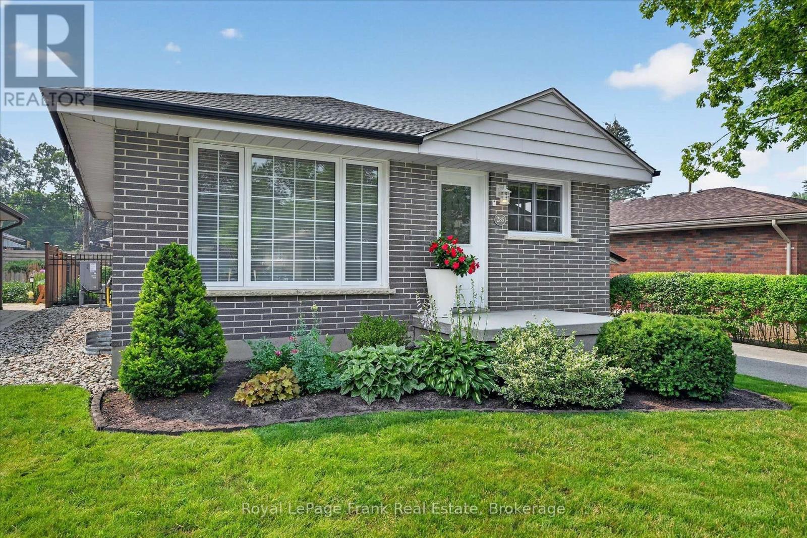 285 ST ANNES CRESCENT - 3