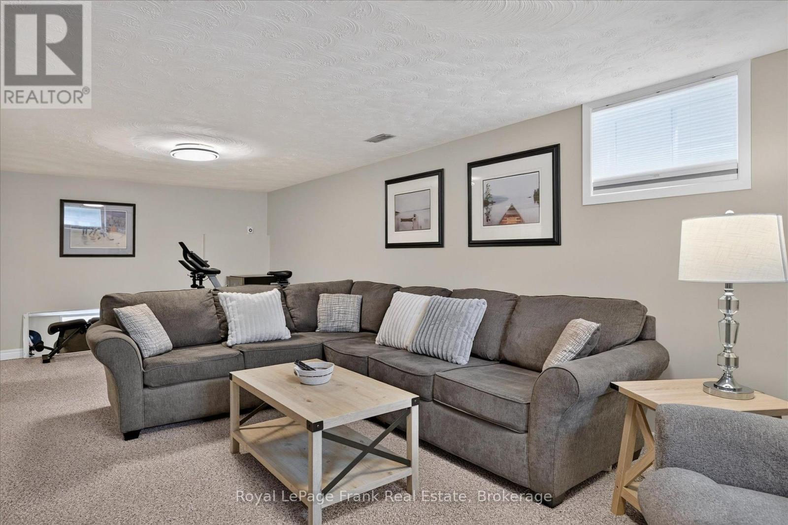 285 ST ANNES CRESCENT - 31