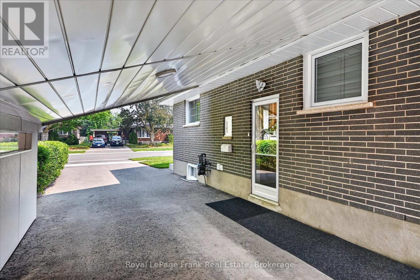 285 ST ANNES CRESCENT - 37