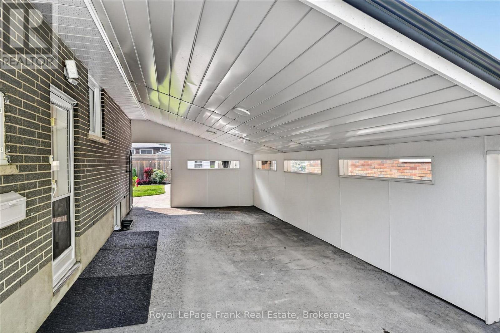 285 ST ANNES CRESCENT - 38