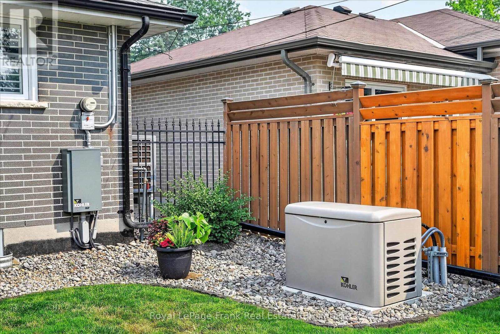 285 ST ANNES CRESCENT - 39