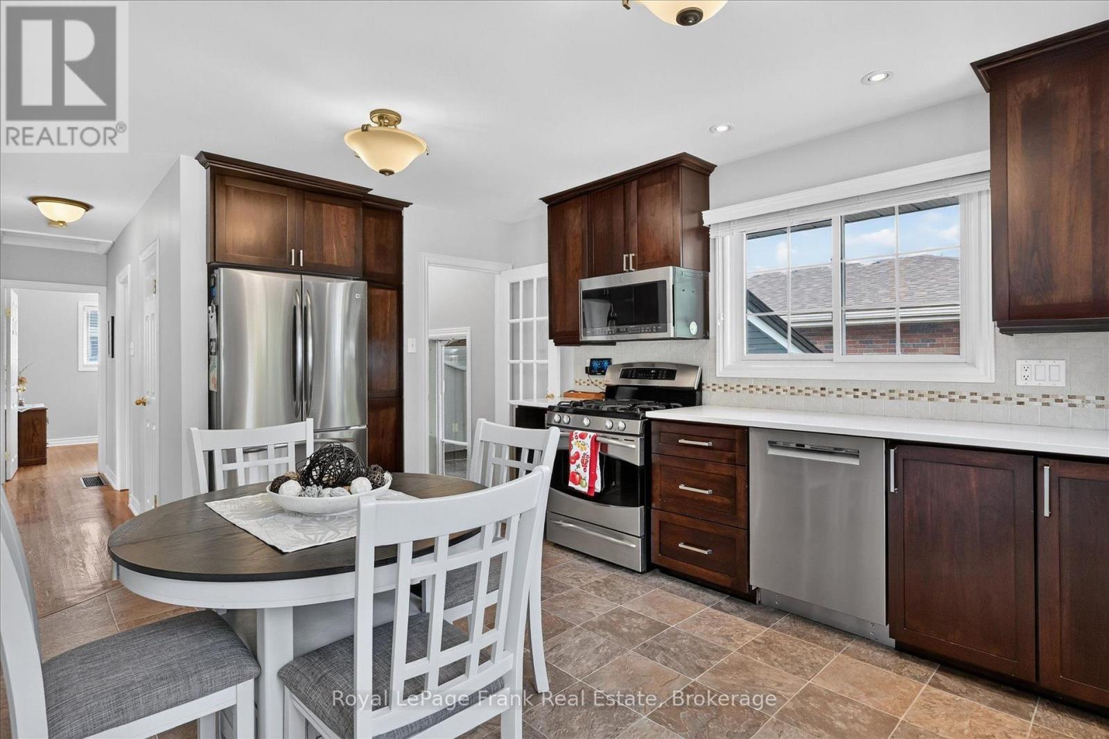 285 ST ANNES CRESCENT - 9