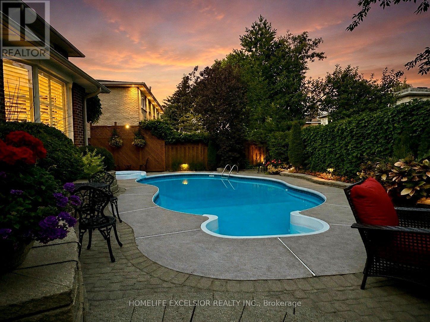 17 BLACK CHERRY DRIVE - 35