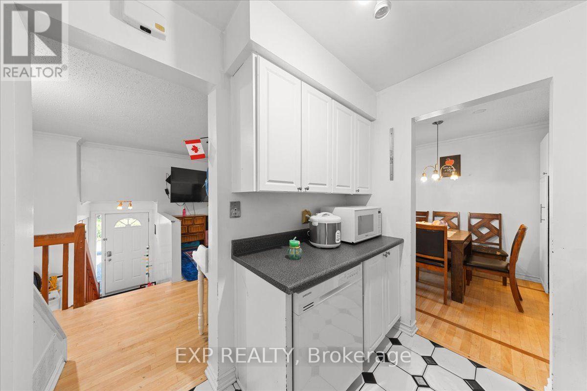 #9 407 MONTFORT STREET - 12