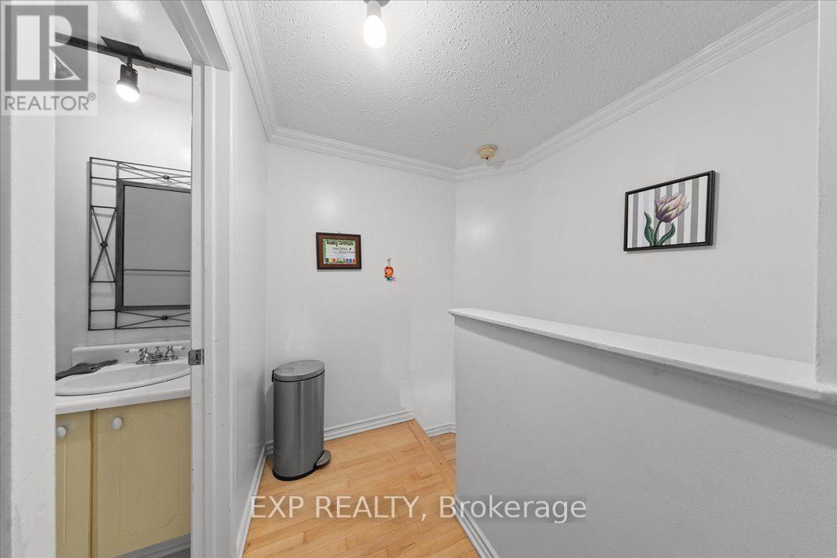 #9 407 MONTFORT STREET - 15