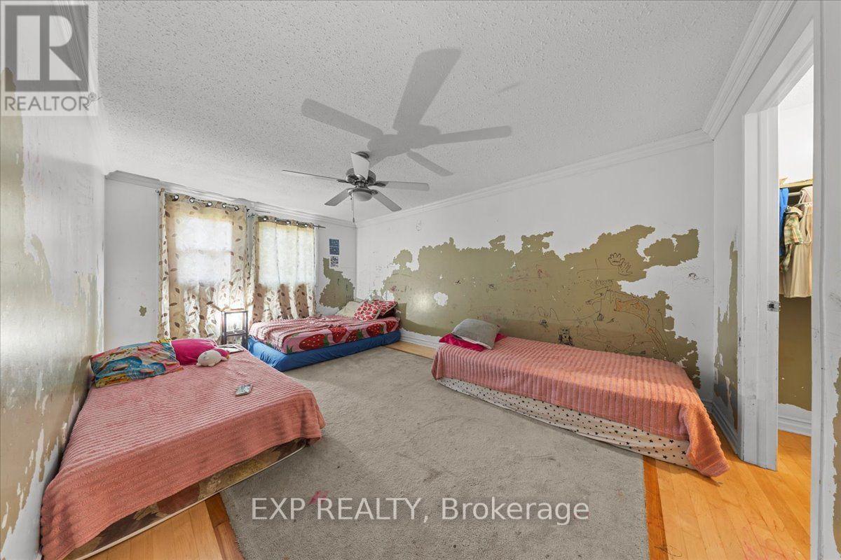 #9 407 MONTFORT STREET - 17