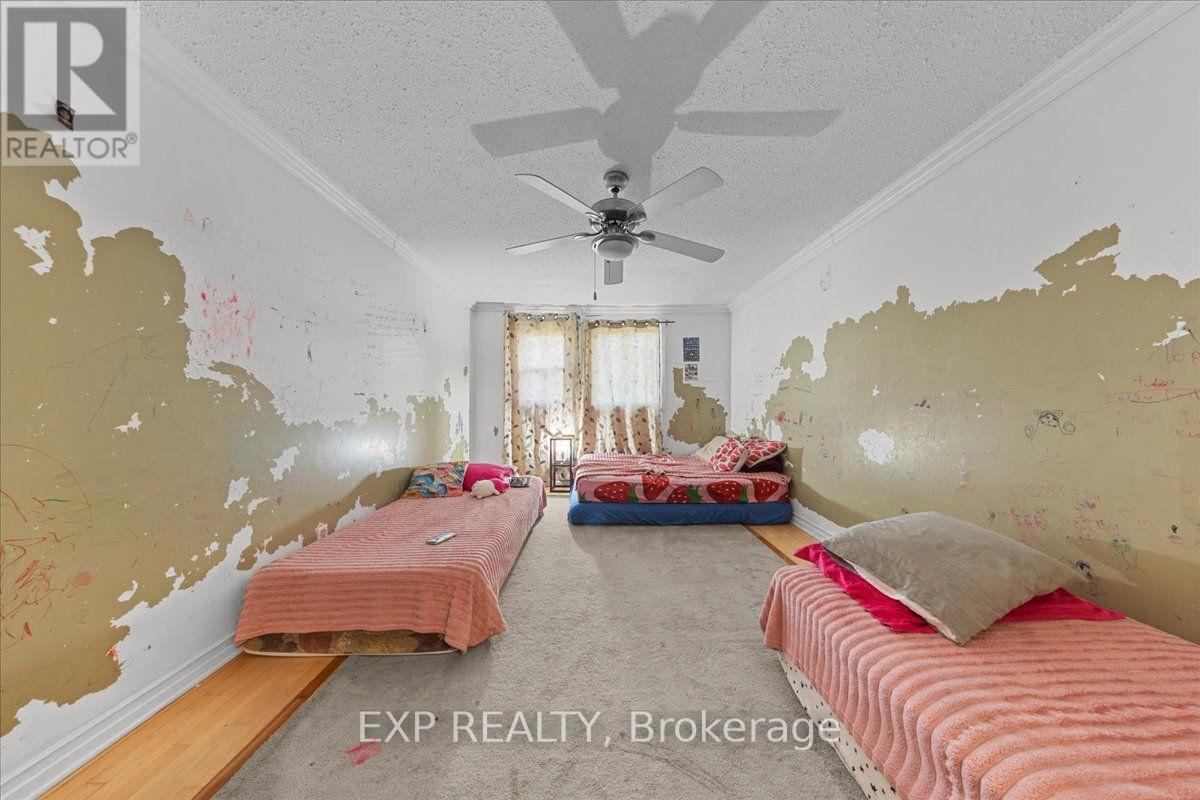 #9 407 MONTFORT STREET - 18