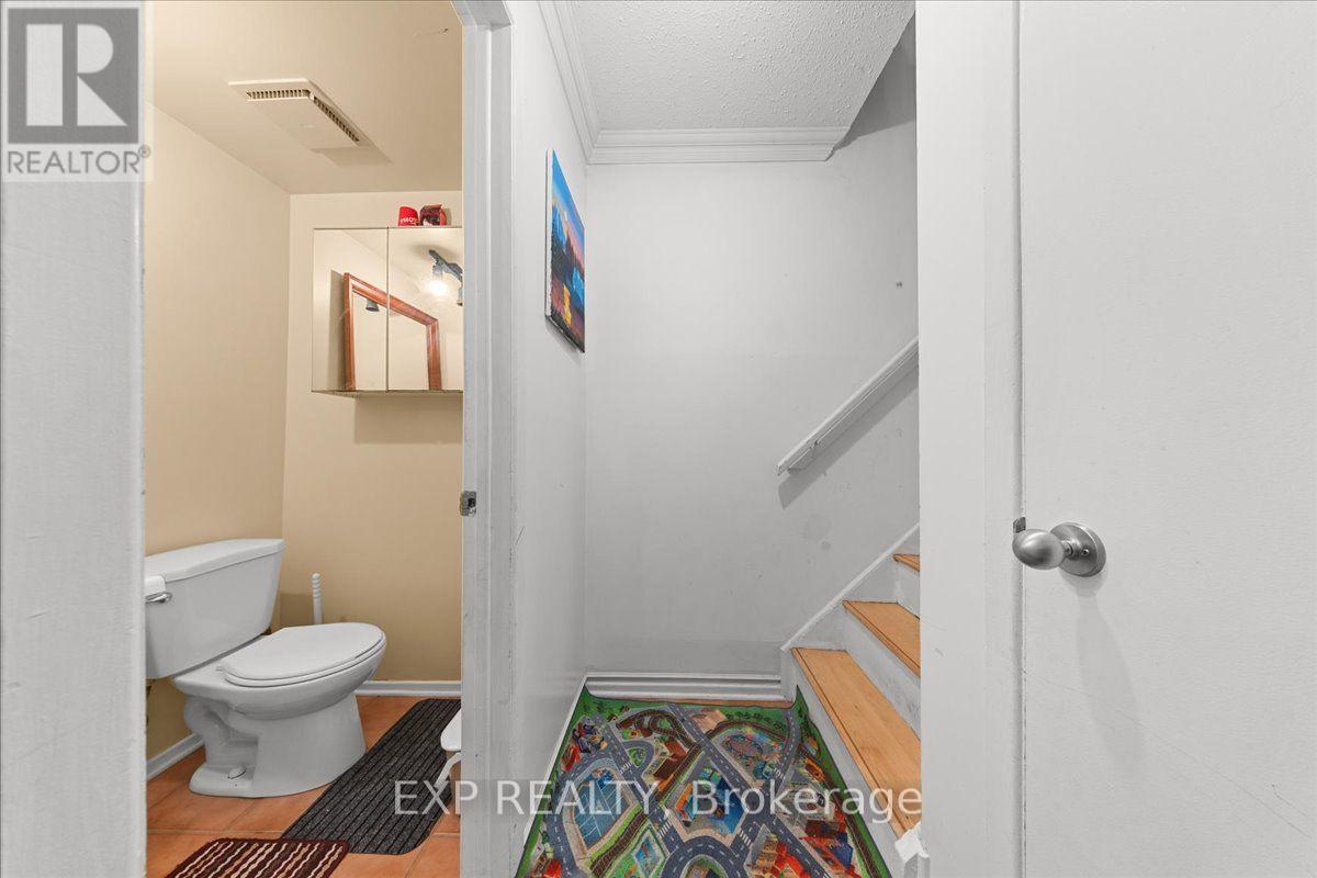 #9 407 MONTFORT STREET - 22