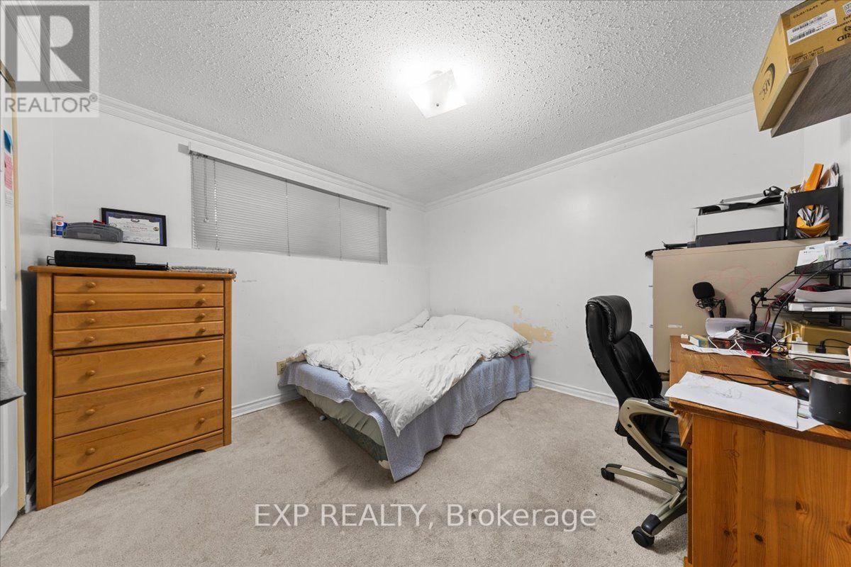 #9 407 MONTFORT STREET - 24