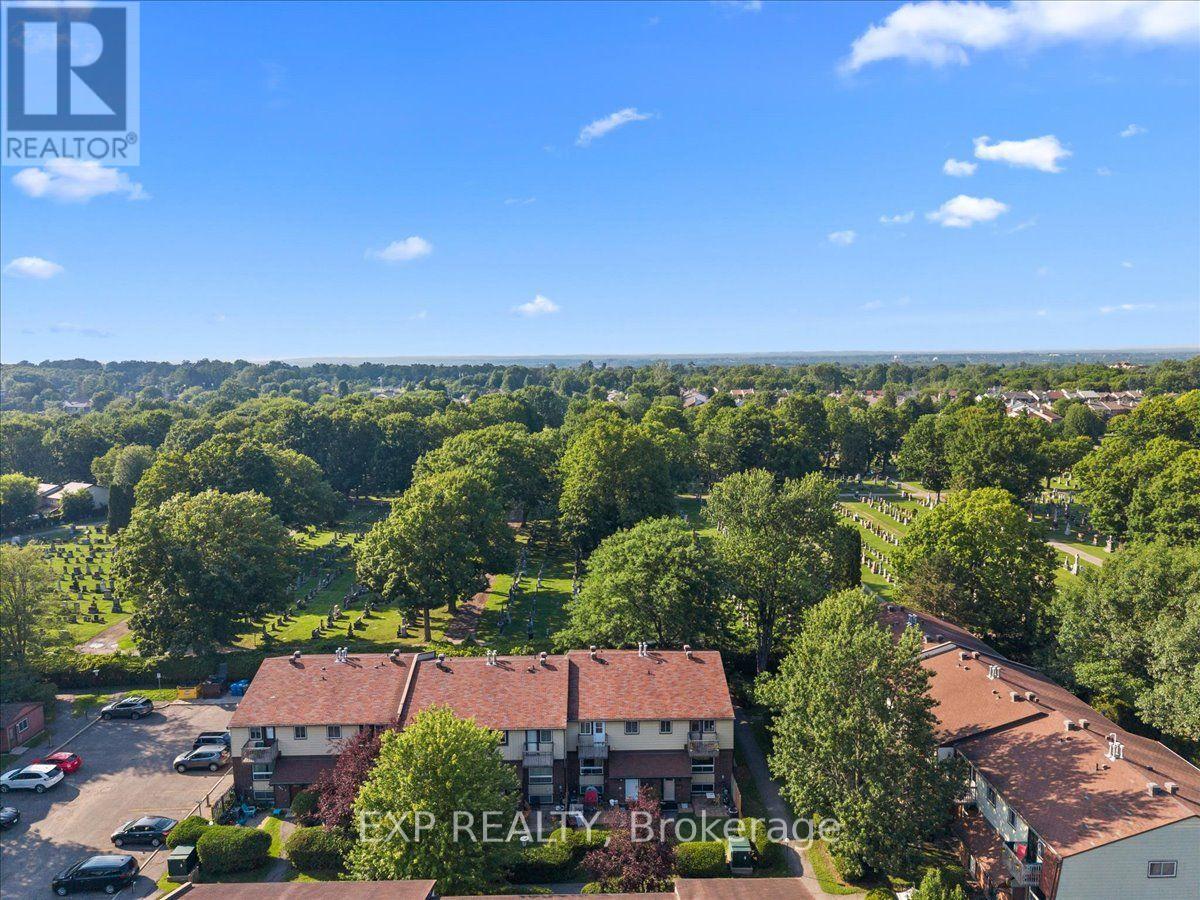 #9 407 MONTFORT STREET - 27