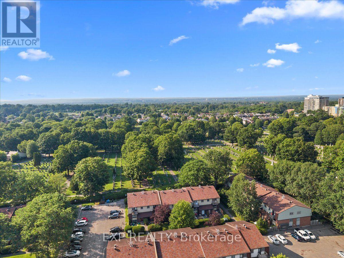 #9 407 MONTFORT STREET - 28