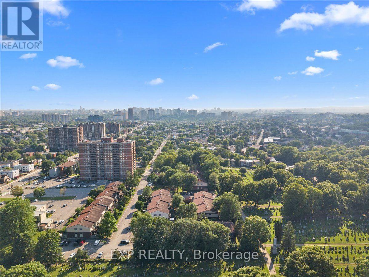 #9 407 MONTFORT STREET - 31