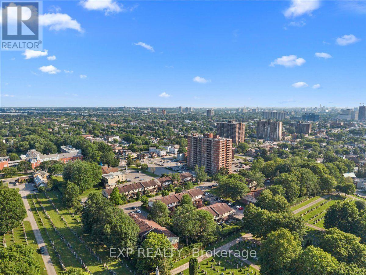 #9 407 MONTFORT STREET - 32