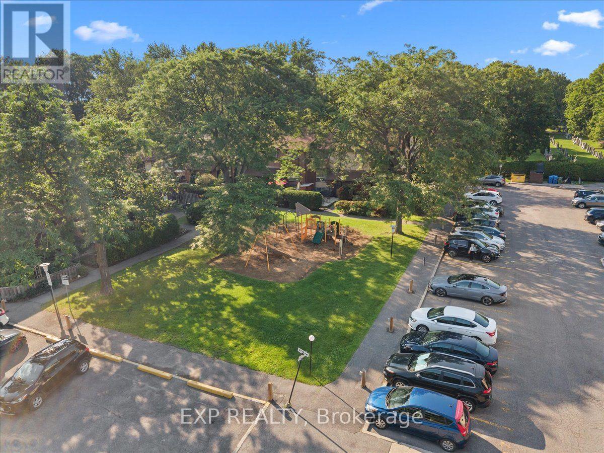 #9 407 MONTFORT STREET - 33