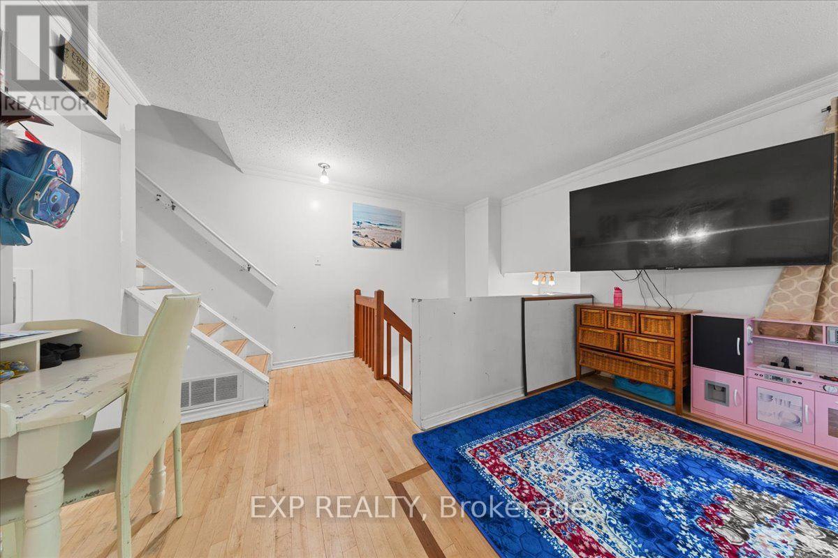 #9 407 MONTFORT STREET - 6