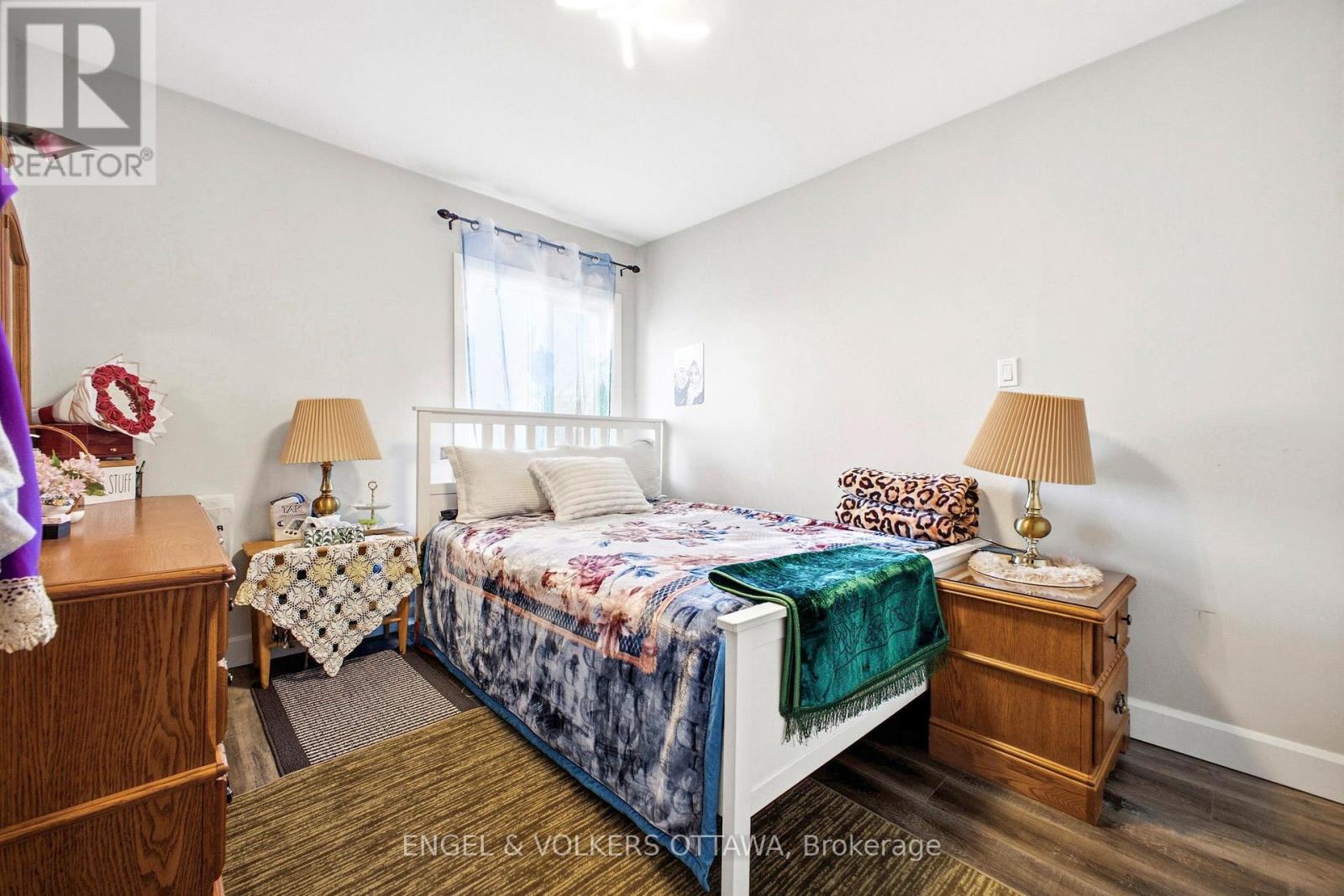 287 ST LAURENT BOULEVARD - 24