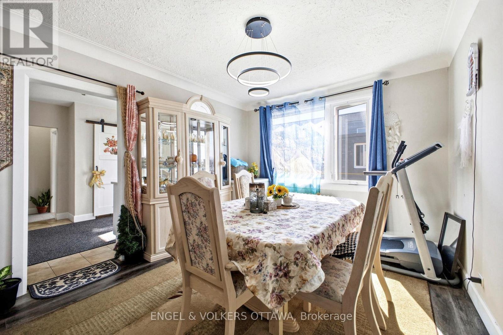 287 ST LAURENT BOULEVARD - 26
