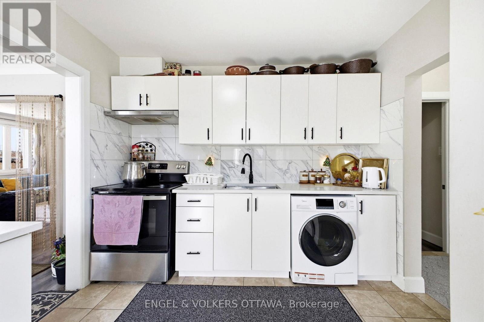 287 ST LAURENT BOULEVARD - 28