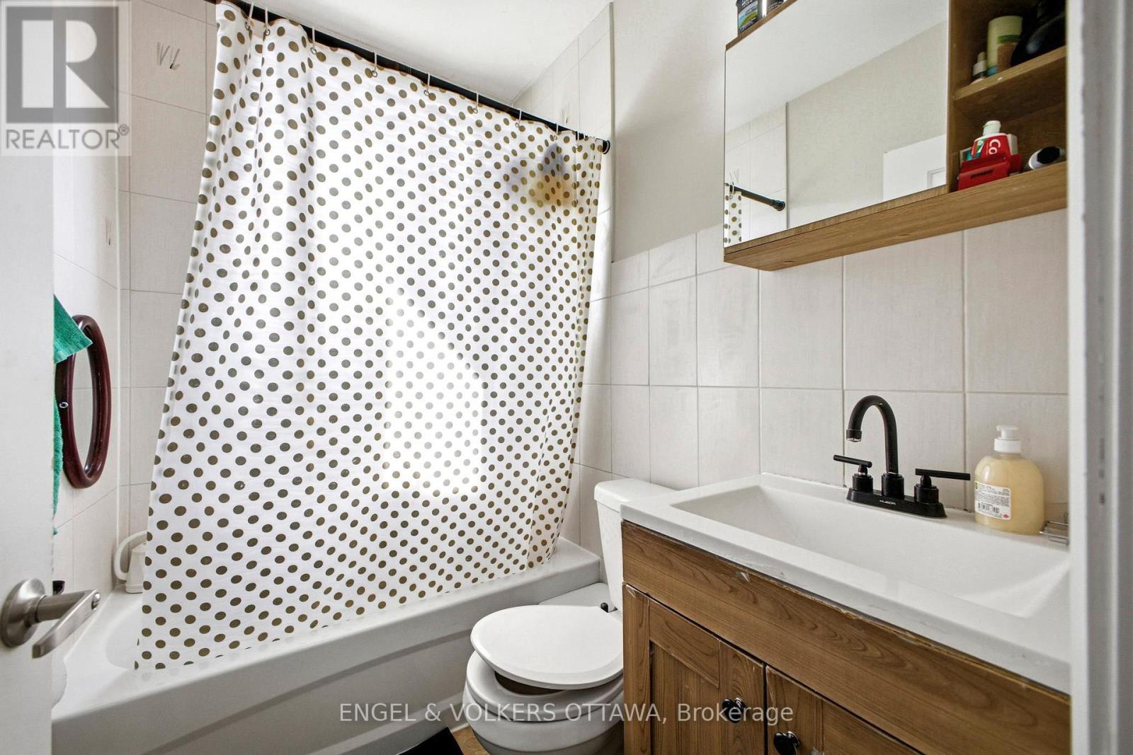 287 ST LAURENT BOULEVARD - 32