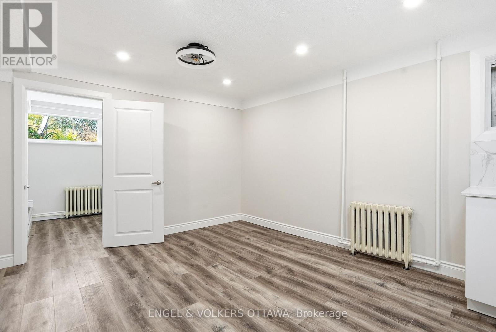 287 ST LAURENT BOULEVARD - 38