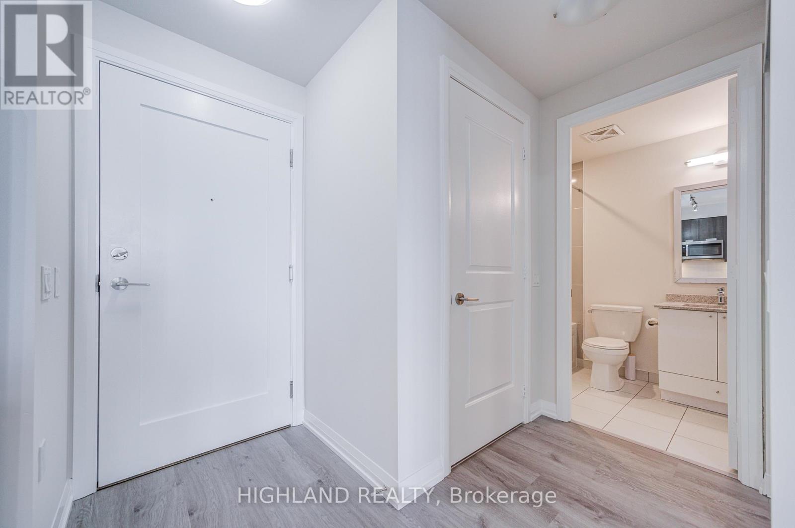 #2716 35 WATERGARDEN DRIVE - Image 16