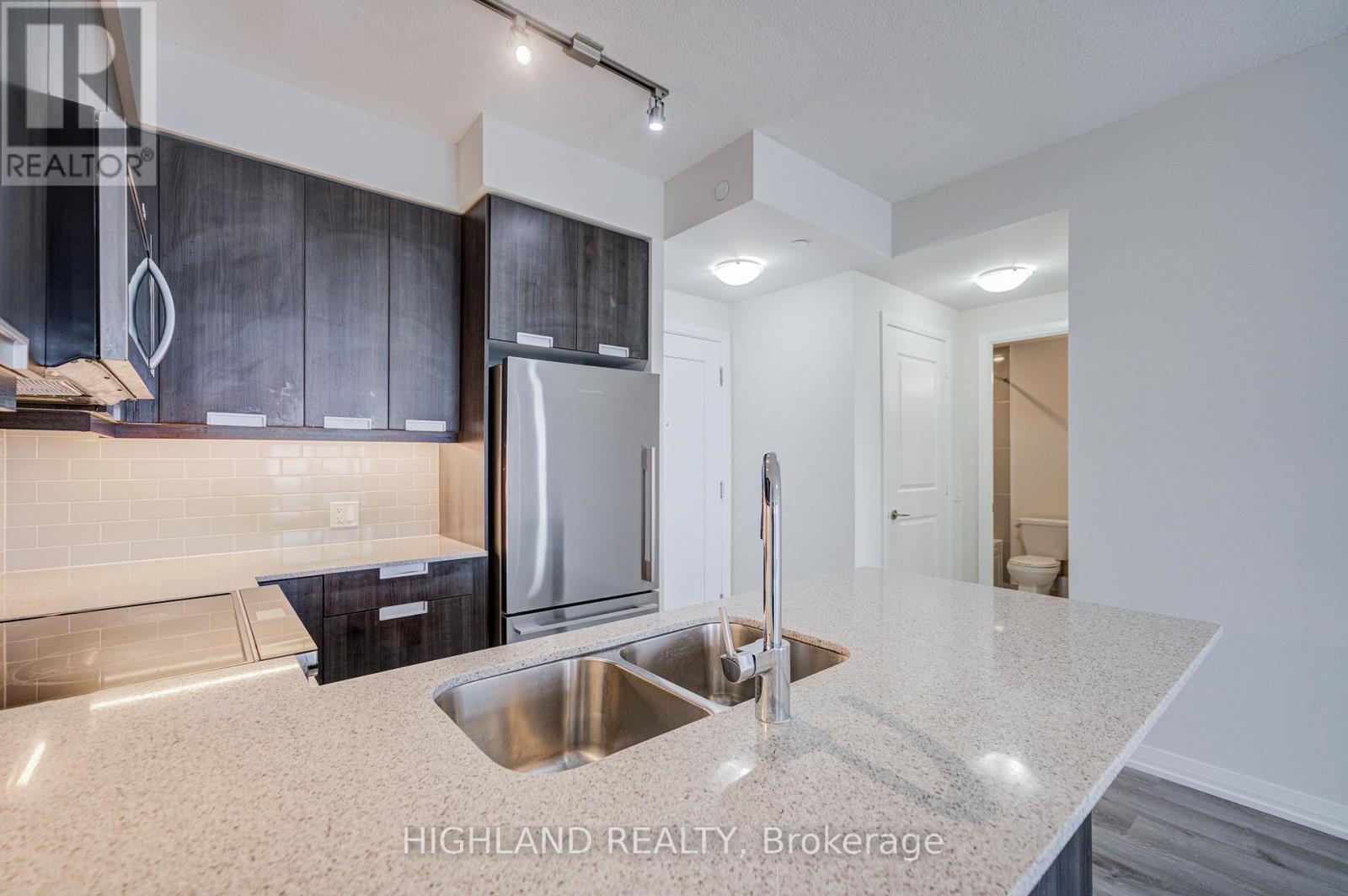 #2716 35 WATERGARDEN DRIVE - Image 22